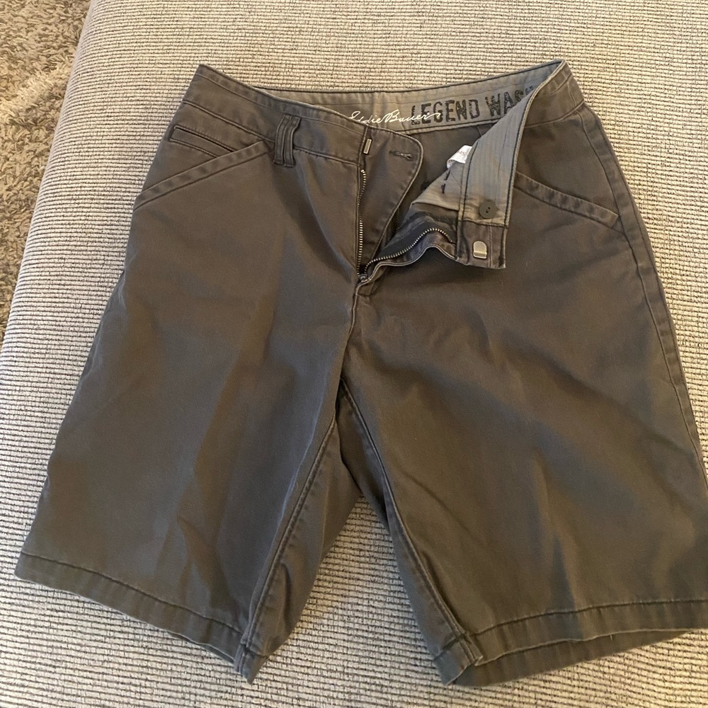Women’s Eddie Bauer Willit  Legend Wash shorts, size 6